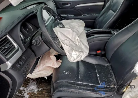 2018 Toyota Highlander Se z USA, uszkodzony, nr VIN 5TDJZRFH9JS542367